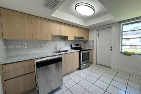 Casa en alquiler en West Park, Florida, 2 dormitorios, 204.29 m2 № 1993828 - foto 8