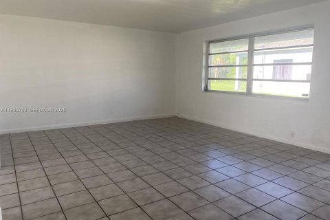 Casa en alquiler en West Park, Florida, 2 dormitorios, 204.29 m2 № 1993828 - foto 2