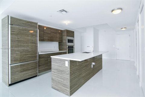 Condominio en alquiler en Miami, Florida, 2 dormitorios, 101.73 m2 № 1937281 - foto 2