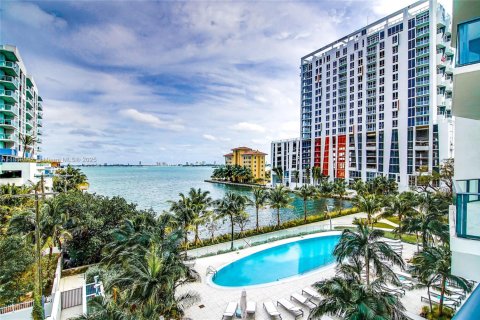 Condominio en alquiler en Miami, Florida, 2 dormitorios, 101.73 m2 № 1937281 - foto 16