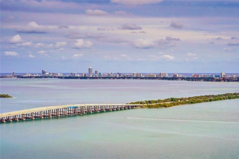 Condominio en alquiler en Miami, Florida, 2 dormitorios, 101.73 m2 № 1937281 - foto 17