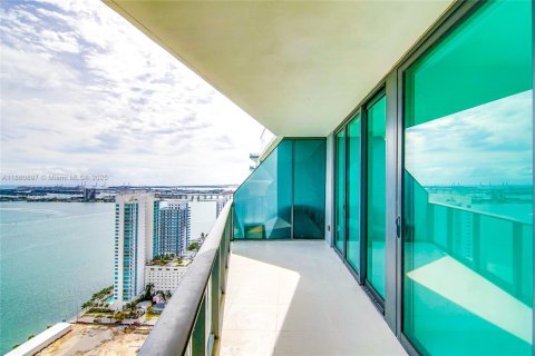 Condominio en alquiler en Miami, Florida, 2 dormitorios, 101.73 m2 № 1937281 - foto 15