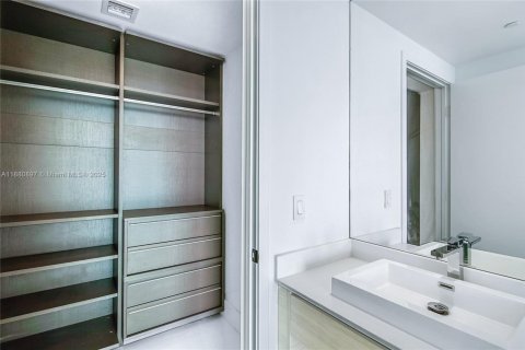 Condominio en alquiler en Miami, Florida, 2 dormitorios, 101.73 m2 № 1937281 - foto 8