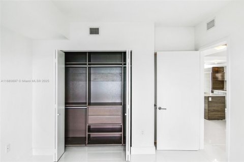 Condominio en alquiler en Miami, Florida, 2 dormitorios, 101.73 m2 № 1937281 - foto 5