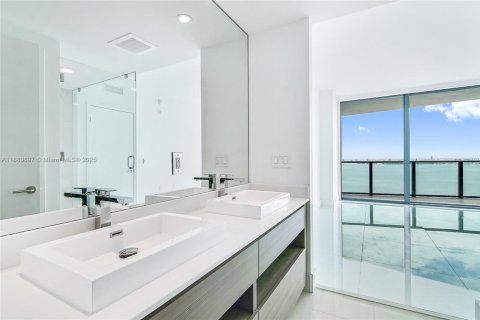 Condominio en alquiler en Miami, Florida, 2 dormitorios, 101.73 m2 № 1937281 - foto 12