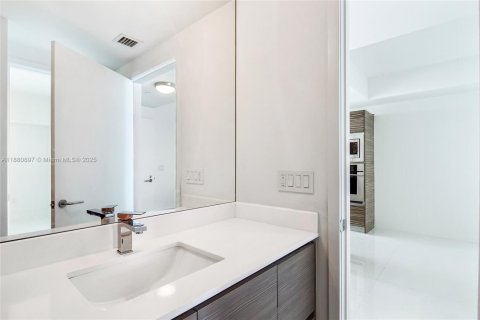 Condominio en alquiler en Miami, Florida, 2 dormitorios, 101.73 m2 № 1937281 - foto 14