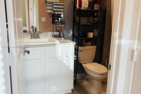Townhouse in Florida City, Florida 3 bedrooms, 138.24 sq.m. № 1692553 - photo 3