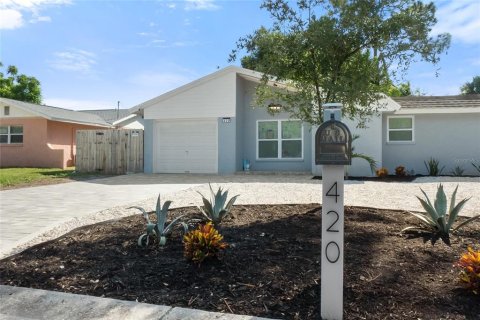 House in Sarasota, Florida 4 bedrooms, 131.55 sq.m. № 2337290