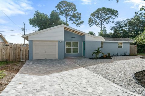Villa ou maison à vendre à Sarasota, Floride: 4 chambres, 131.55 m2 № 2337290 - photo 2