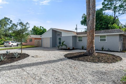 Villa ou maison à vendre à Sarasota, Floride: 4 chambres, 131.55 m2 № 2337290 - photo 4