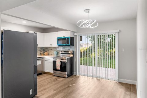Villa ou maison à vendre à Sarasota, Floride: 4 chambres, 131.55 m2 № 2337290 - photo 8