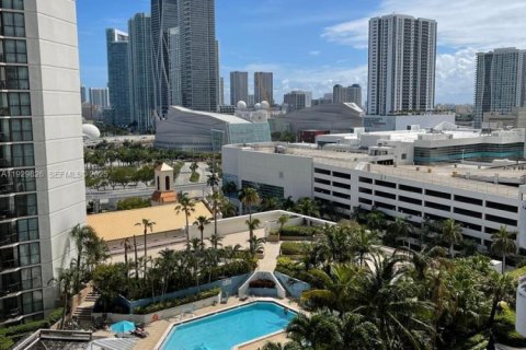 Condo in Miami, Florida, 1 bedroom  № 2035488 - photo 3