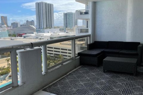 Condo in Miami, Florida, 1 bedroom  № 2035488 - photo 4