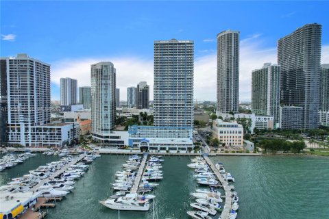 Condo in Miami, Florida, 1 bedroom  № 2035488 - photo 11