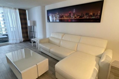 Condo in Miami, Florida, 1 bedroom  № 2035488 - photo 2
