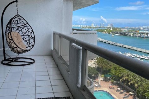 Condo in Miami, Florida, 1 bedroom  № 2035488 - photo 5