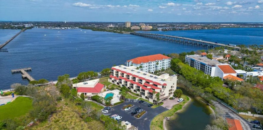 Condominio en Bradenton, Florida, 2 dormitorios № 2142437