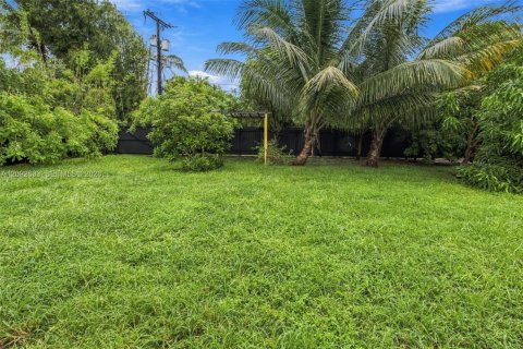 Villa ou maison à vendre à Miami Springs, Floride: 2 chambres, 100.8 m2 № 2384651 - photo 27
