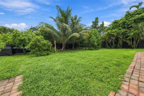Villa ou maison à vendre à Miami Springs, Floride: 2 chambres, 100.8 m2 № 2384651 - photo 28
