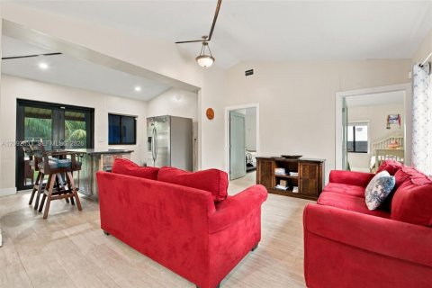 Villa ou maison à vendre à Miami Springs, Floride: 2 chambres, 100.8 m2 № 2384651 - photo 7