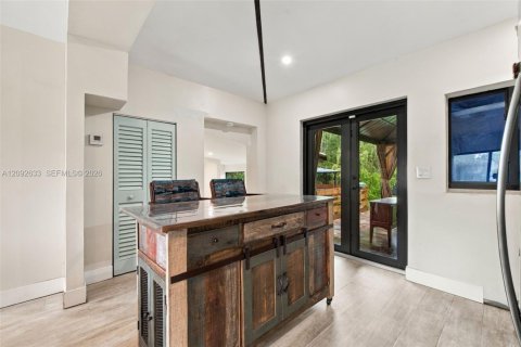 Villa ou maison à vendre à Miami Springs, Floride: 2 chambres, 100.8 m2 № 2384651 - photo 10