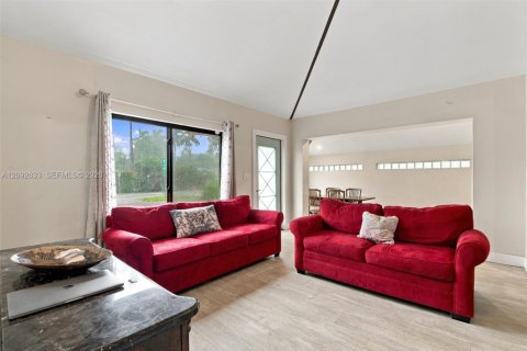 Villa ou maison à vendre à Miami Springs, Floride: 2 chambres, 100.8 m2 № 2384651 - photo 5