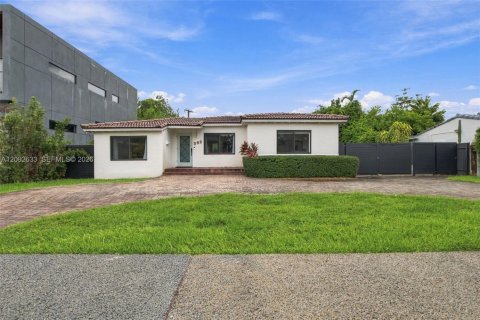 Villa ou maison à Miami Springs, Floride 2 chambres, 100.8 m2 № 2384651