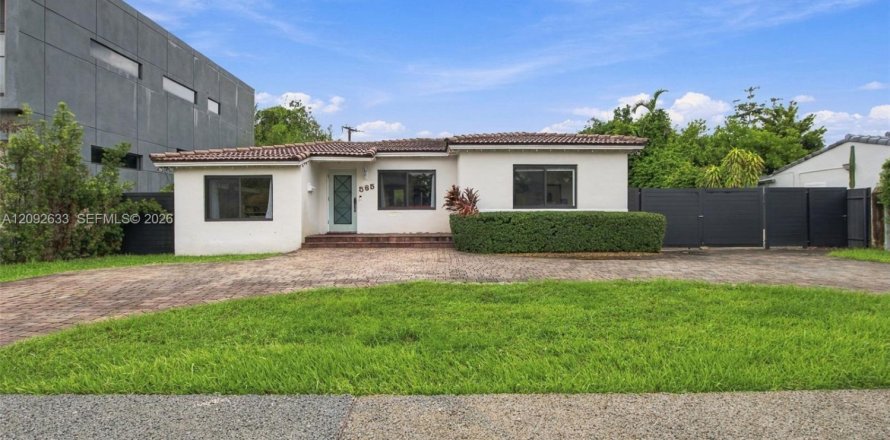 Villa ou maison à Miami Springs, Floride 2 chambres, 100.8 m2 № 2384651