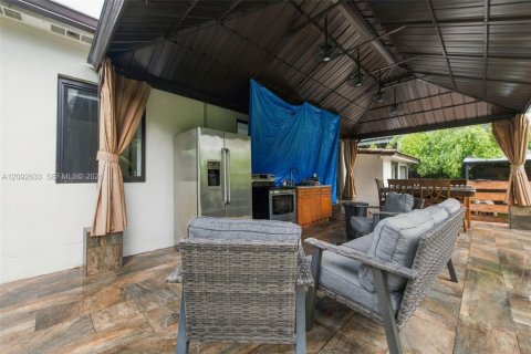 Villa ou maison à vendre à Miami Springs, Floride: 2 chambres, 100.8 m2 № 2384651 - photo 24