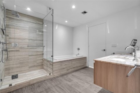 Condominio en alquiler en Miami, Florida, 3 dormitorios, 160.81 m2 № 2269115 - foto 18