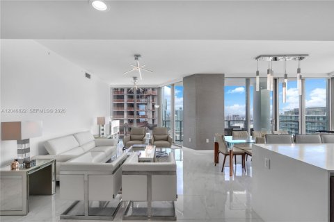 Condominio en alquiler en Miami, Florida, 3 dormitorios, 160.81 m2 № 2269115 - foto 3