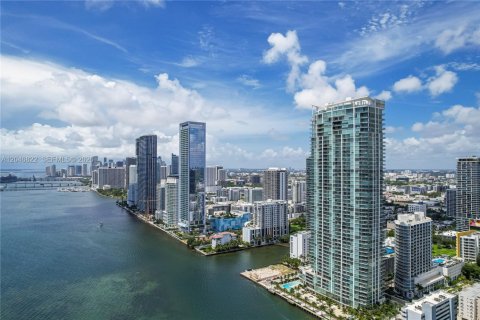 Condominio en alquiler en Miami, Florida, 3 dormitorios, 160.81 m2 № 2269115 - foto 30