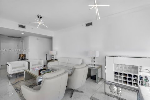 Condominio en alquiler en Miami, Florida, 3 dormitorios, 160.81 m2 № 2269115 - foto 11
