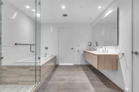 Condominio en alquiler en Miami, Florida, 3 dormitorios, 160.81 m2 № 2269115 - foto 16