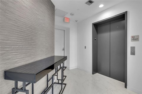 Condominio en alquiler en Miami, Florida, 3 dormitorios, 160.81 m2 № 2269115 - foto 25