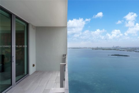 Condominio en alquiler en Miami, Florida, 3 dormitorios, 160.81 m2 № 2269115 - foto 2