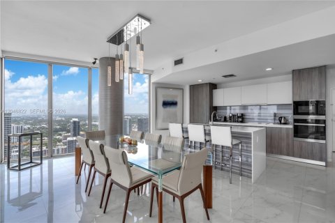 Condominio en alquiler en Miami, Florida, 3 dormitorios, 160.81 m2 № 2269115 - foto 10