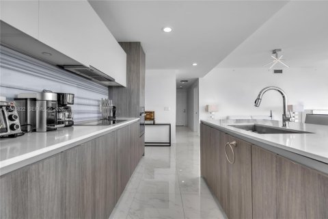 Condominio en alquiler en Miami, Florida, 3 dormitorios, 160.81 m2 № 2269115 - foto 8
