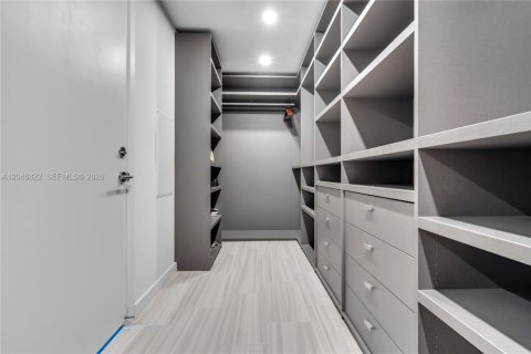 Condominio en alquiler en Miami, Florida, 3 dormitorios, 160.81 m2 № 2269115 - foto 19
