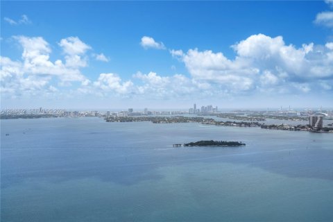 Condominio en alquiler en Miami, Florida, 3 dormitorios, 160.81 m2 № 2269115 - foto 28