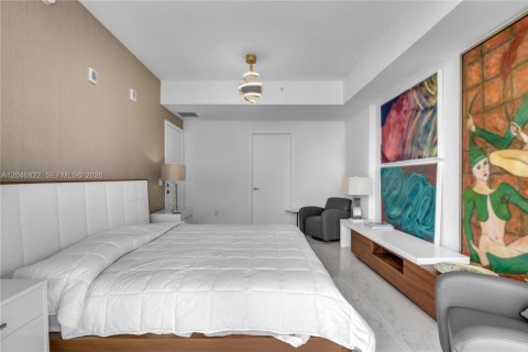 Condominio en alquiler en Miami, Florida, 3 dormitorios, 160.81 m2 № 2269115 - foto 15