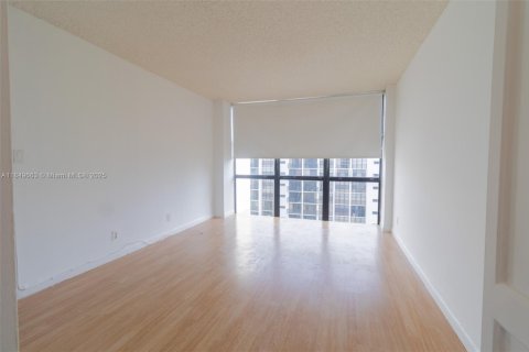 Condo in Sunny Isles Beach, Florida, 1 bedroom  № 1872227 - photo 27