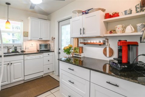 Condominio en venta en Hallandale Beach, Florida, 2 dormitorios, 111.48 m2 № 1861175 - foto 8