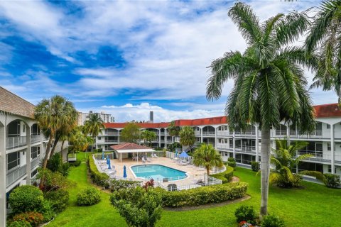 Condominio en venta en Hallandale Beach, Florida, 2 dormitorios, 111.48 m2 № 1861175 - foto 2