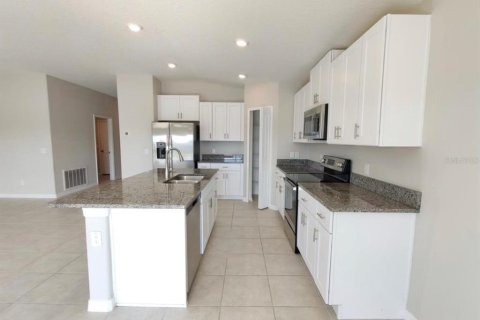 Villa ou maison à louer à Wesley Chapel, Floride: 4 chambres, 180.14 m2 № 2416311 - photo 3