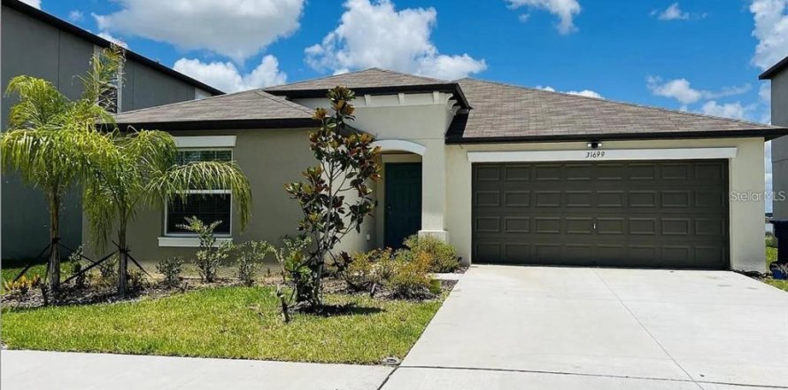 Villa ou maison à Wesley Chapel, Floride 4 chambres, 180.14 m2 № 2416311