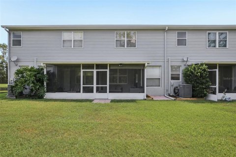 Adosado en venta en Zephyrhills, Florida, 3 dormitorios, 166.95 m2 № 2200526 - foto 9