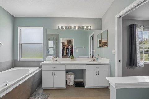 Adosado en venta en Zephyrhills, Florida, 3 dormitorios, 166.95 m2 № 2200526 - foto 19