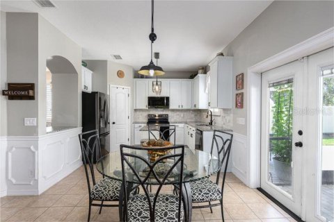 Villa ou maison à vendre à Sorrento, Floride: 4 chambres, 246.75 m2 № 1858028 - photo 6