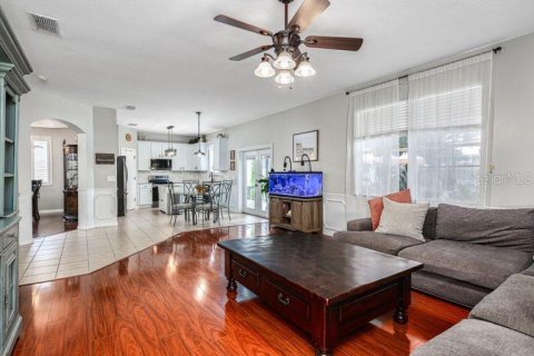 Villa ou maison à vendre à Sorrento, Floride: 4 chambres, 246.75 m2 № 1858028 - photo 8